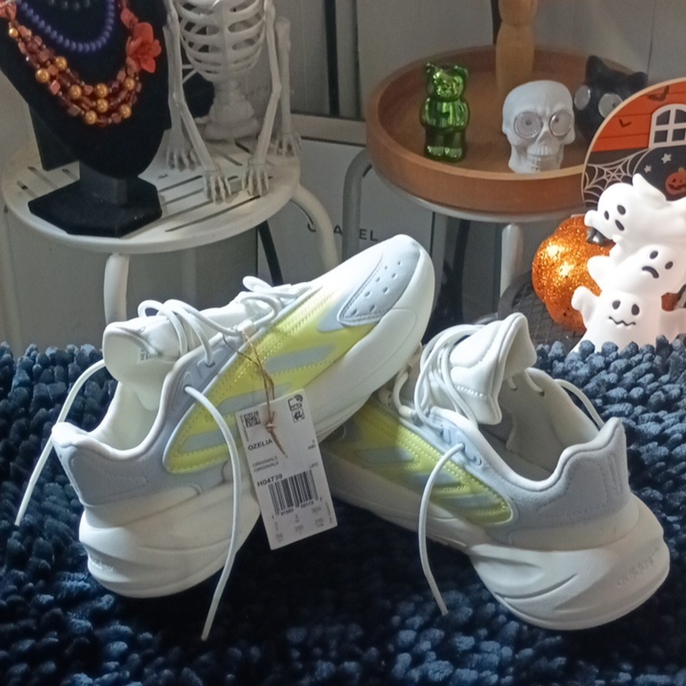 1️⃣5️⃣6️⃣🆕Adidas Kids' White and Light Yellow Sneakers